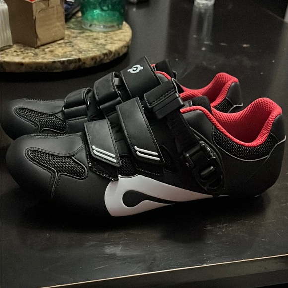 Peloton Cycling Shoes - Picture 4 of 8